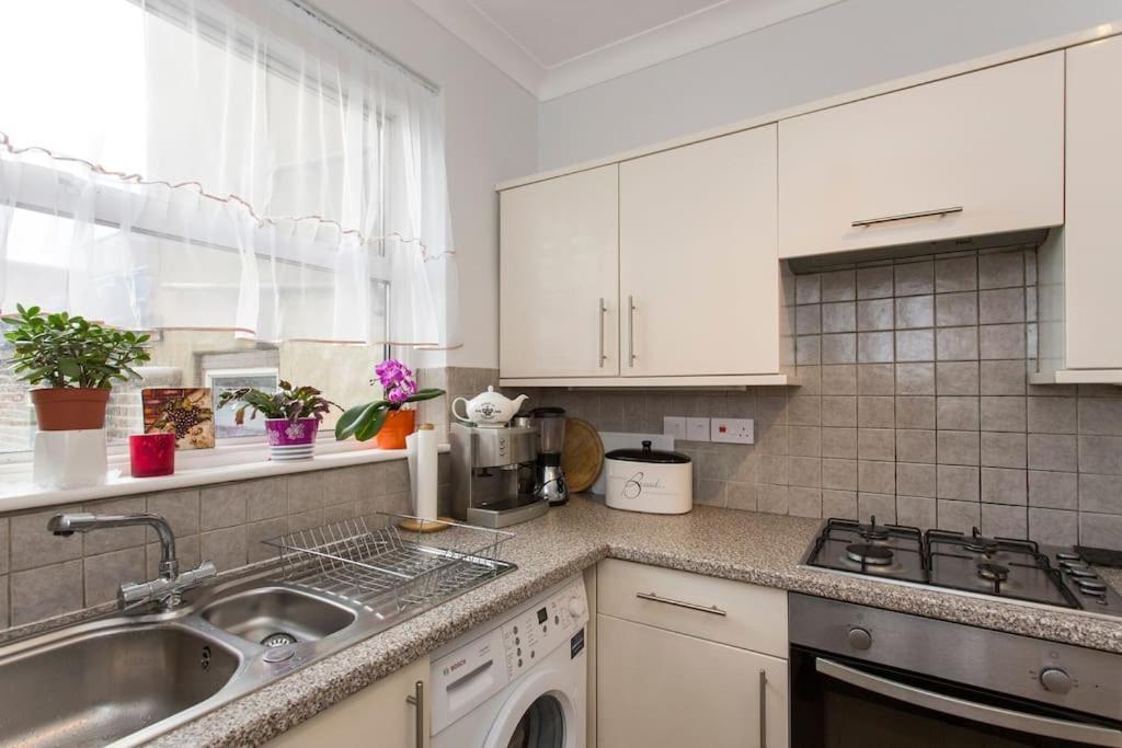 2 Bed Room Flat Near Westfield, West ロンドン エクステリア 写真