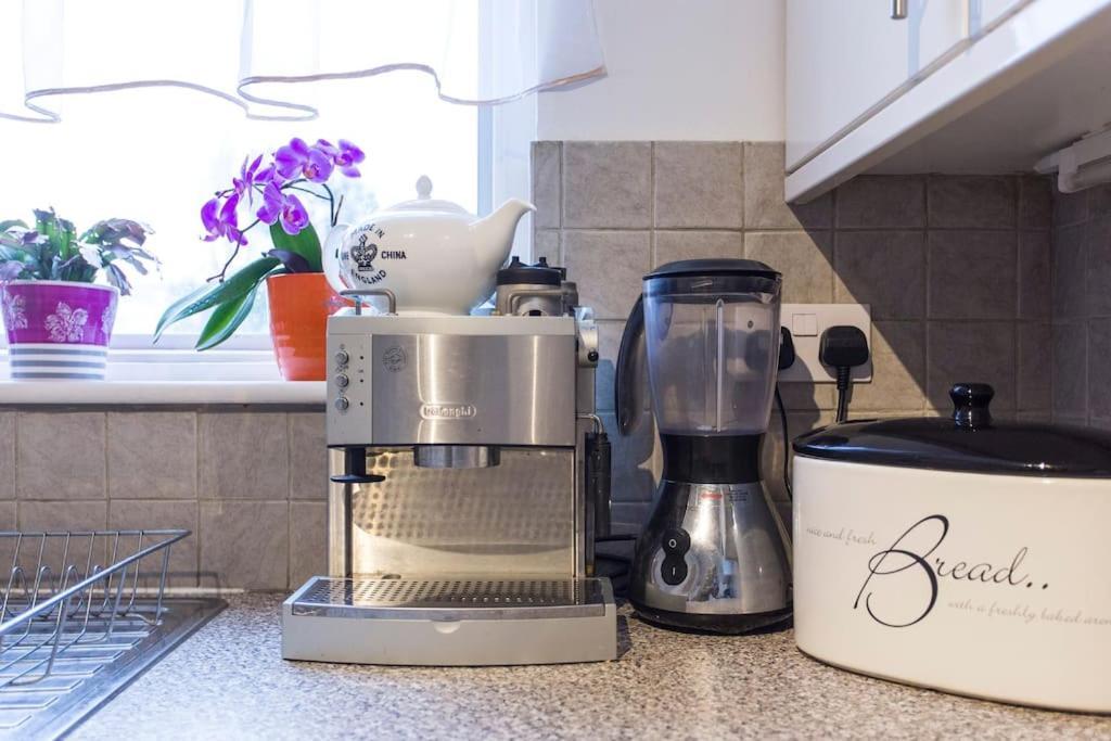 2 Bed Room Flat Near Westfield, West ロンドン エクステリア 写真