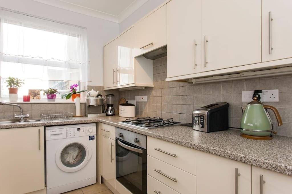 2 Bed Room Flat Near Westfield, West ロンドン エクステリア 写真